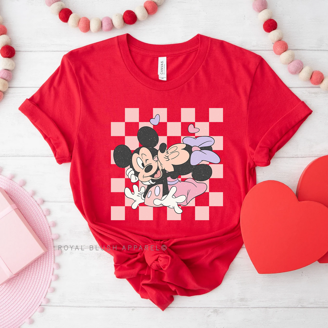 Mickey & Minnie Kissing Relaxed Unisex T-shirt