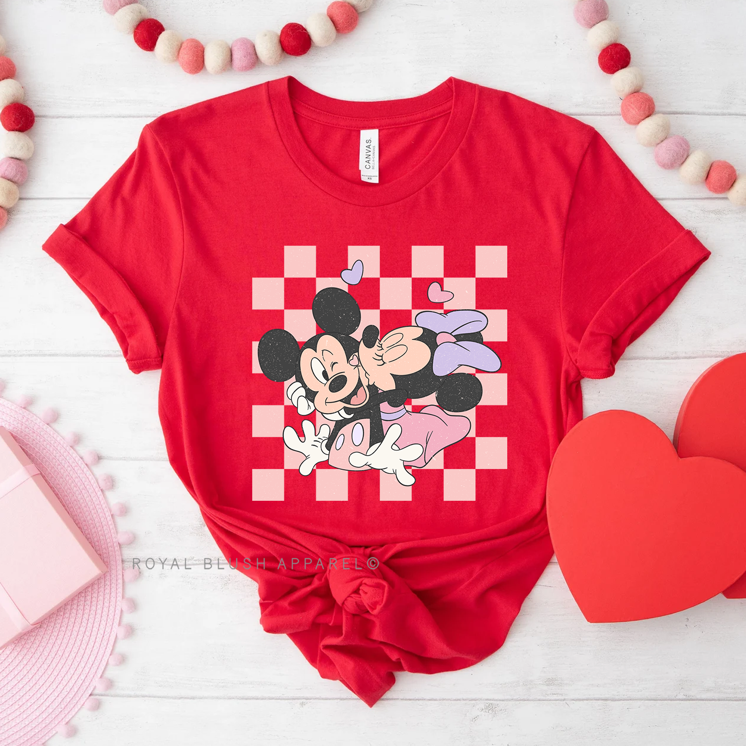 Mickey &amp; Minnie Kissing Relaxed Unisex T-shirt